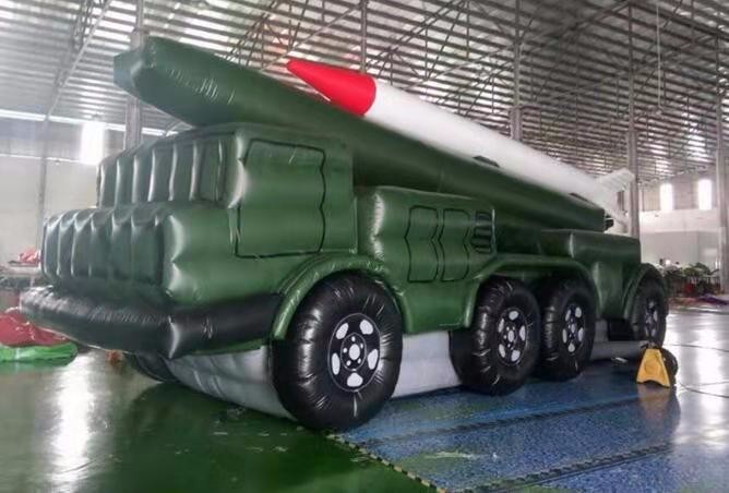 雷鸣镇迷彩导弹车